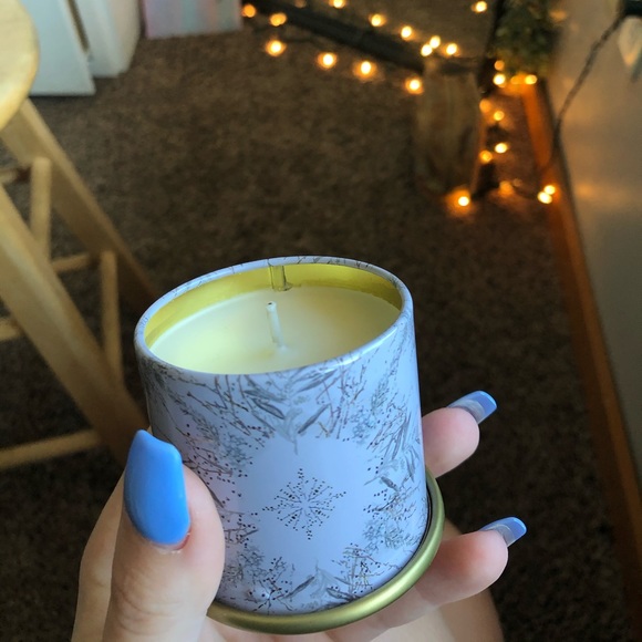 a cute “hi!” mug and a winter white candle - Picture 5 of 8